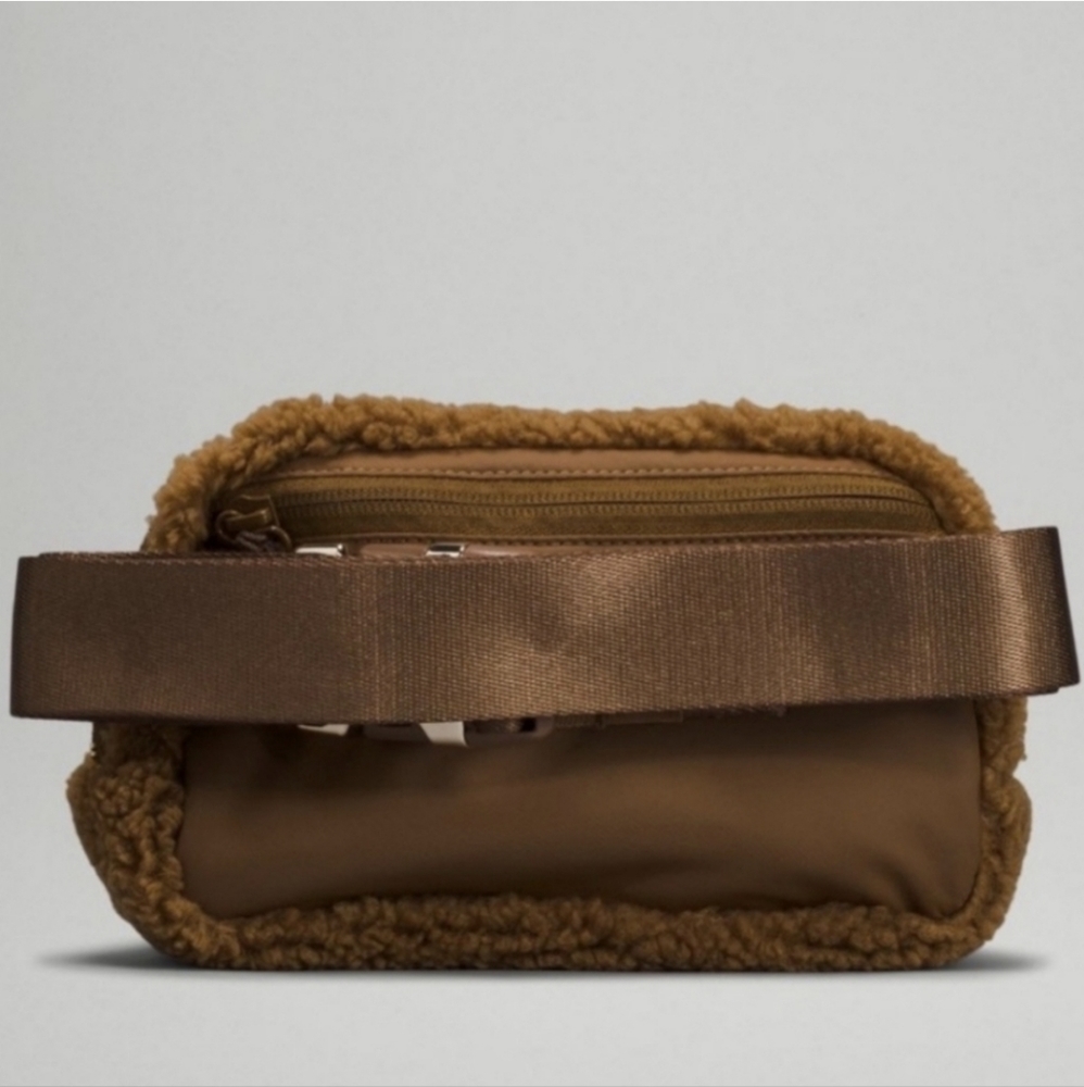Lululemon Athletica Everywhere Fleece Belt Bag (Burnt Caramel) NWT - Picture 4 of 7